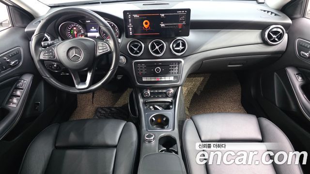 Mercedes-Benz GLA-Class 2018 — photo 10