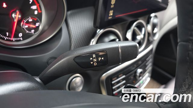 Mercedes-Benz GLA-Class 2018 — photo 12