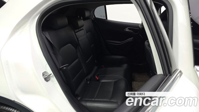 Mercedes-Benz GLA-Class 2018 — photo 17