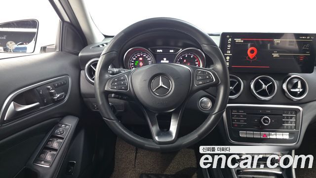Mercedes-Benz GLA-Class 2018 — photo 18
