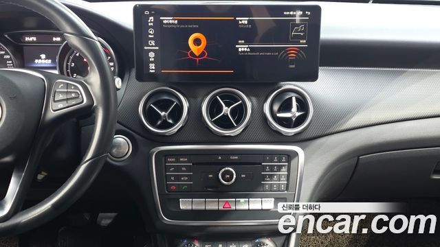Mercedes-Benz GLA-Class 2018 — photo 19