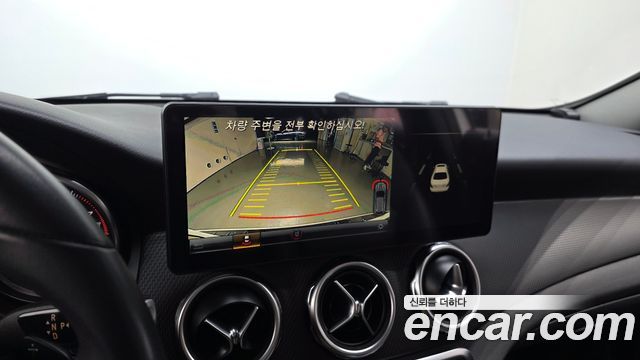 Mercedes-Benz GLA-Class 2018 — photo 20