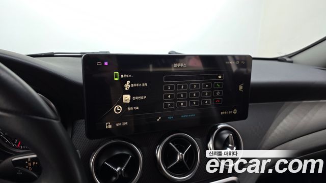 Mercedes-Benz GLA-Class 2018 — photo 21