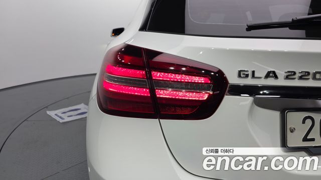 Mercedes-Benz GLA-Class 2018 — photo 9