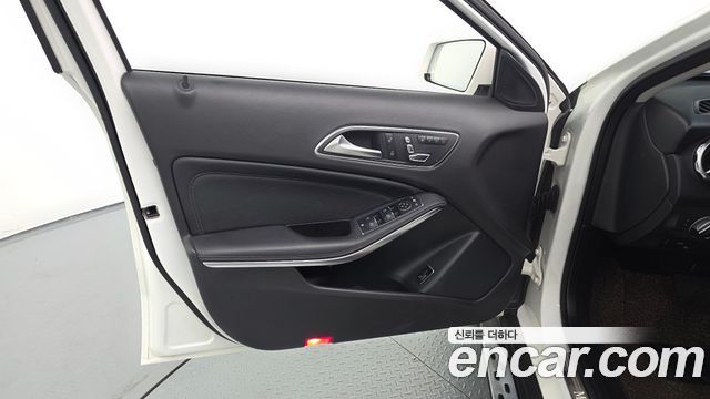 Mercedes-Benz GLA-Class 2018 — photo 14