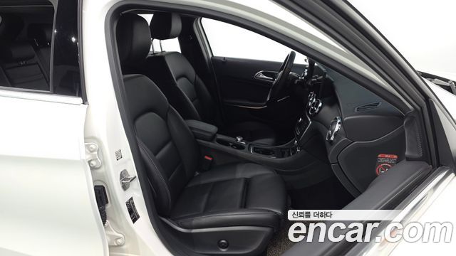 Mercedes-Benz GLA-Class 2018 — photo 16
