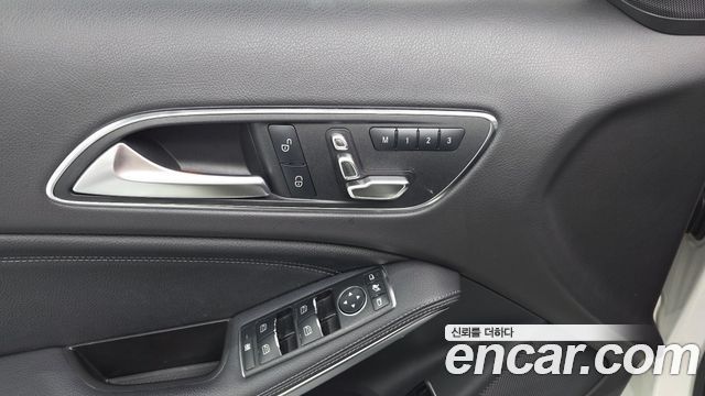 Mercedes-Benz GLA-Class 2018 — photo 28