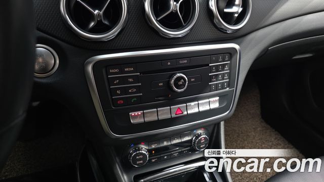Mercedes-Benz GLA-Class 2018 — photo 29