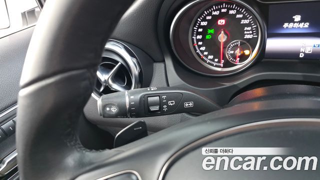 Mercedes-Benz GLA-Class 2018 — photo 30