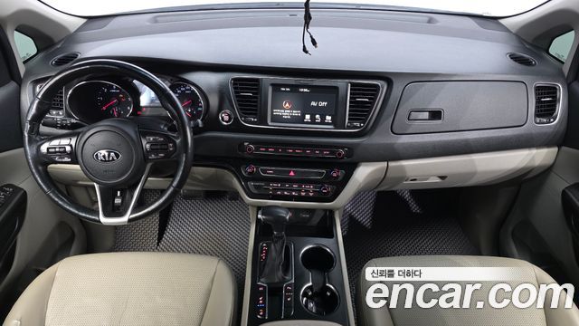 Kia Canival 2019 — photo 10