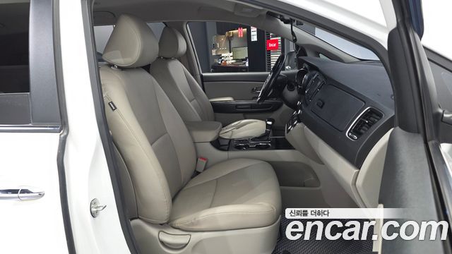 Kia Canival 2019 — photo 17