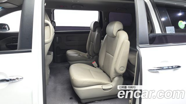 Kia Canival 2019 — photo 16