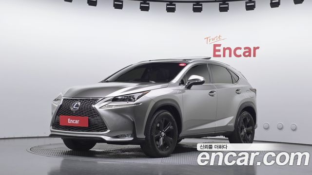 Lexus NX 2017 — photo 1