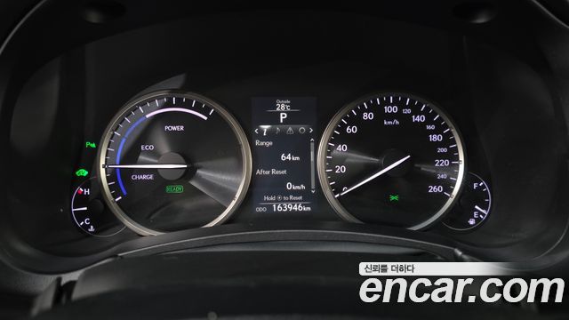 Lexus NX 2017 — photo 8