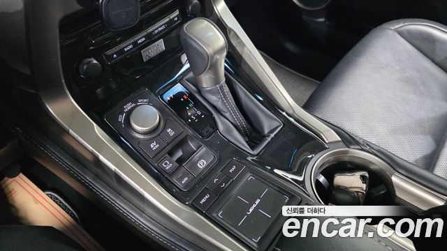 Lexus NX 2017 — photo 9