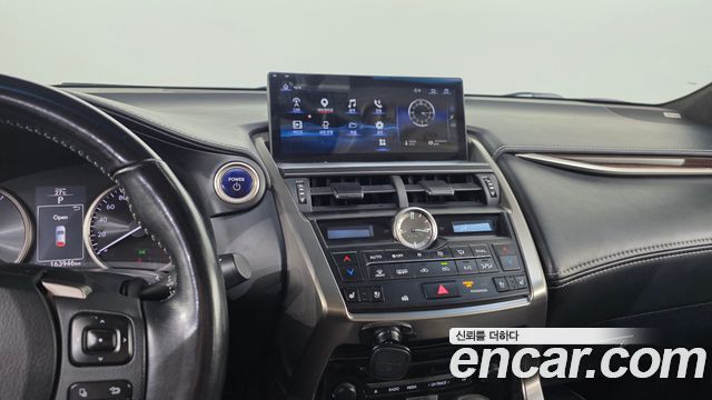 Lexus NX 2017 — photo 12