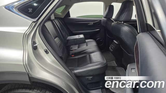 Lexus NX 2017 — photo 20