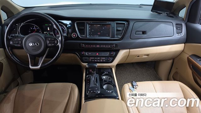 Kia Canival 2017 — photo 10