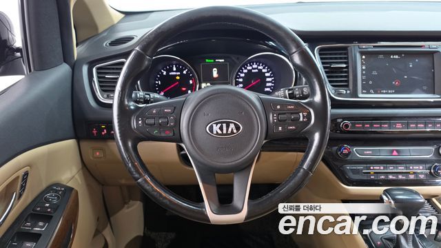 Kia Canival 2017 — photo 19