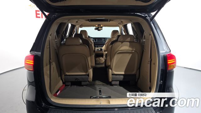 Kia Canival 2017 — photo 22
