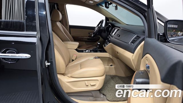 Kia Canival 2017 — photo 16