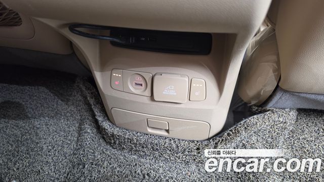 Kia Canival 2017 — photo 31