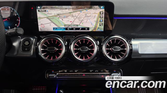 Mercedes-Benz GLB-Class 2021 — photo 18