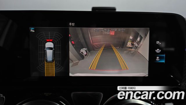 Mercedes-Benz GLB-Class 2021 — photo 20