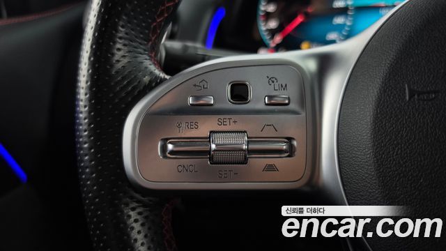 Mercedes-Benz GLB-Class 2021 — photo 21