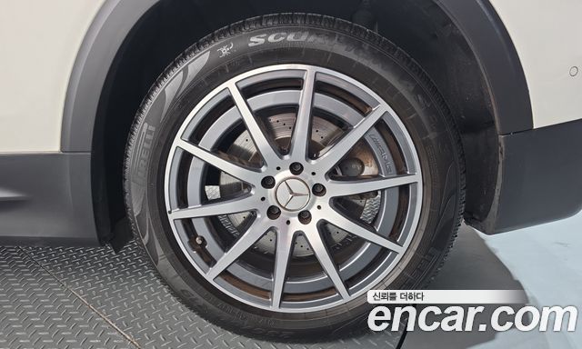 Mercedes-Benz GLB-Class 2021 — photo 7