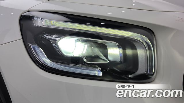 Mercedes-Benz GLB-Class 2021 — photo 8