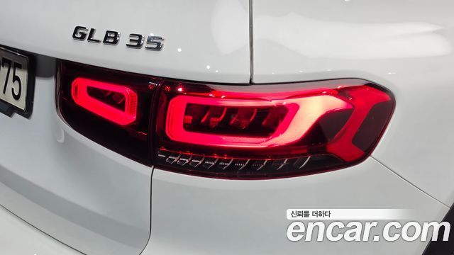 Mercedes-Benz GLB-Class 2021 — photo 9