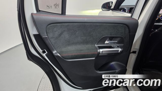Mercedes-Benz GLB-Class 2021 — photo 15