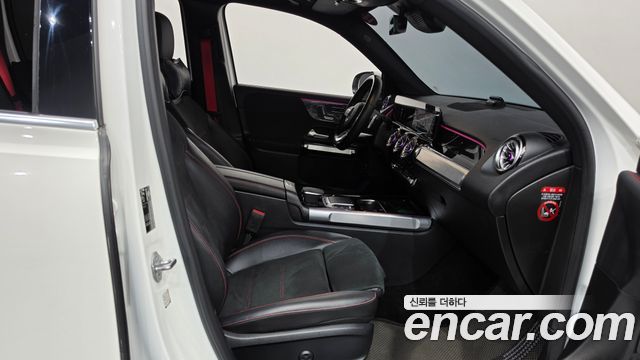 Mercedes-Benz GLB-Class 2021 — photo 16