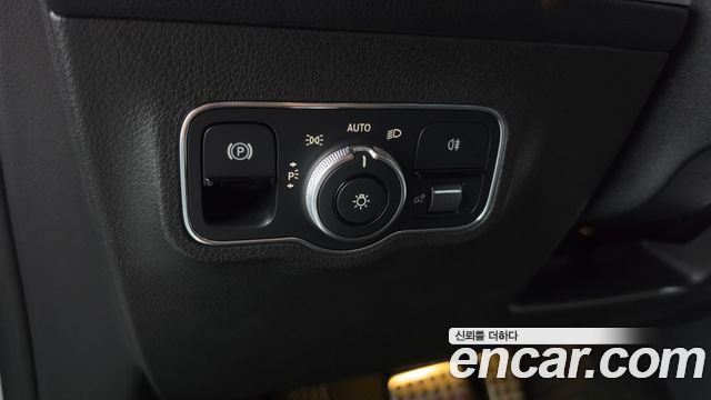 Mercedes-Benz GLB-Class 2021 — photo 28