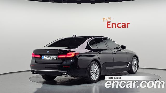 BMW 5-Series 2021 — photo 2