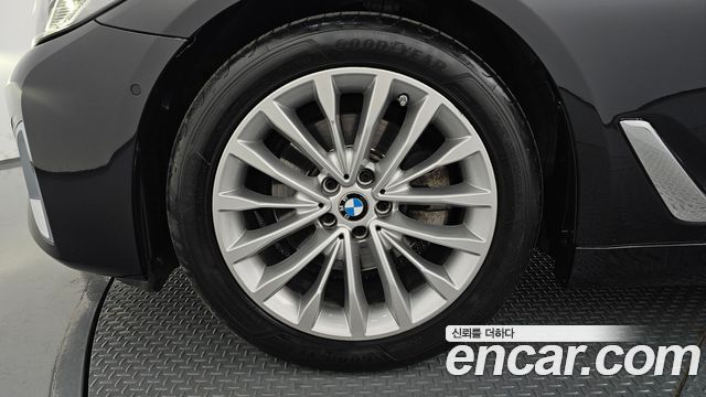 BMW 5-Series 2021 — photo 5