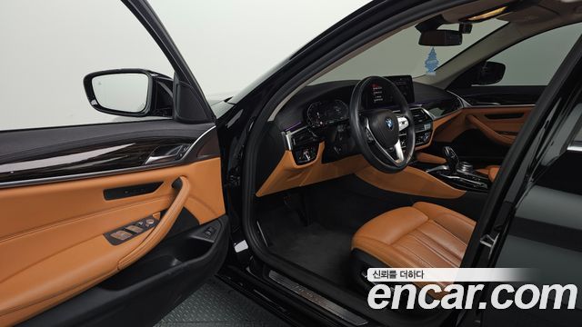 BMW 5-Series 2021 — photo 10