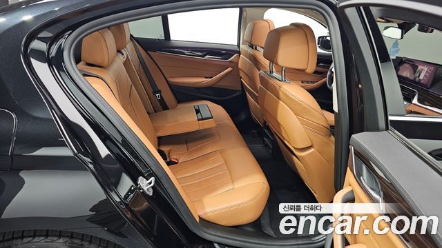 BMW 5-Series 2021 — photo 11