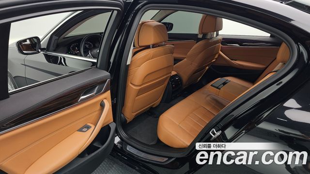 BMW 5-Series 2021 — photo 12