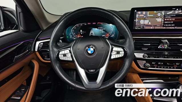 BMW 5-Series 2021 — photo 13