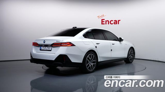 BMW 5-Series 2025 — photo 2