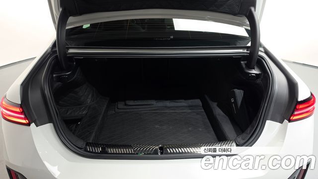 BMW 5-Series 2025 — photo 32
