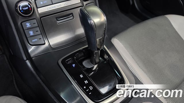 Hyundai Genesis 2014 — photo 12