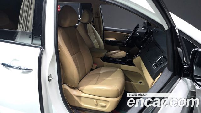 Kia Canival 2019 — photo 17