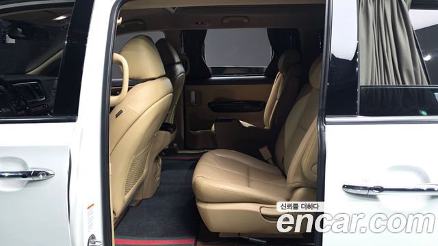 Kia Canival 2019 — photo 18
