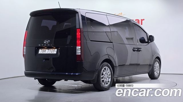 Hyundai Staria 2022 — photo 2