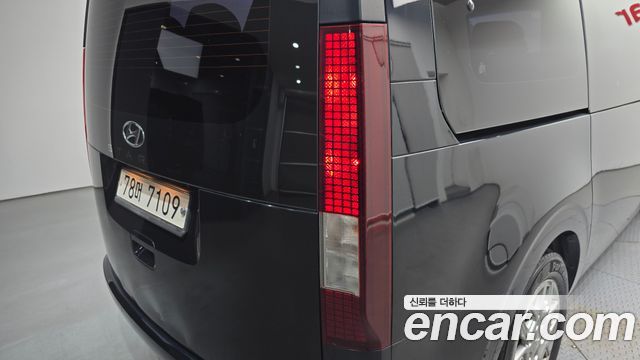 Hyundai Staria 2022 — photo 9