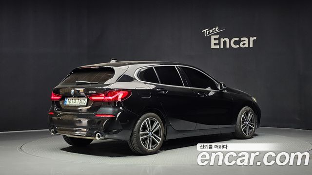 BMW 1-Series 2022 — photo 2