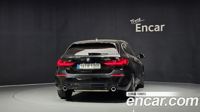 BMW 1-Series 2022 — photo 4